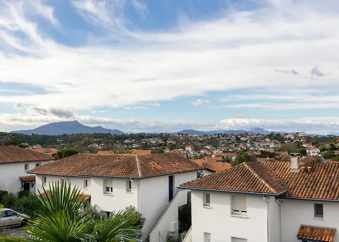 Larrun - Vue Sur La Montagne Proche De La Plage